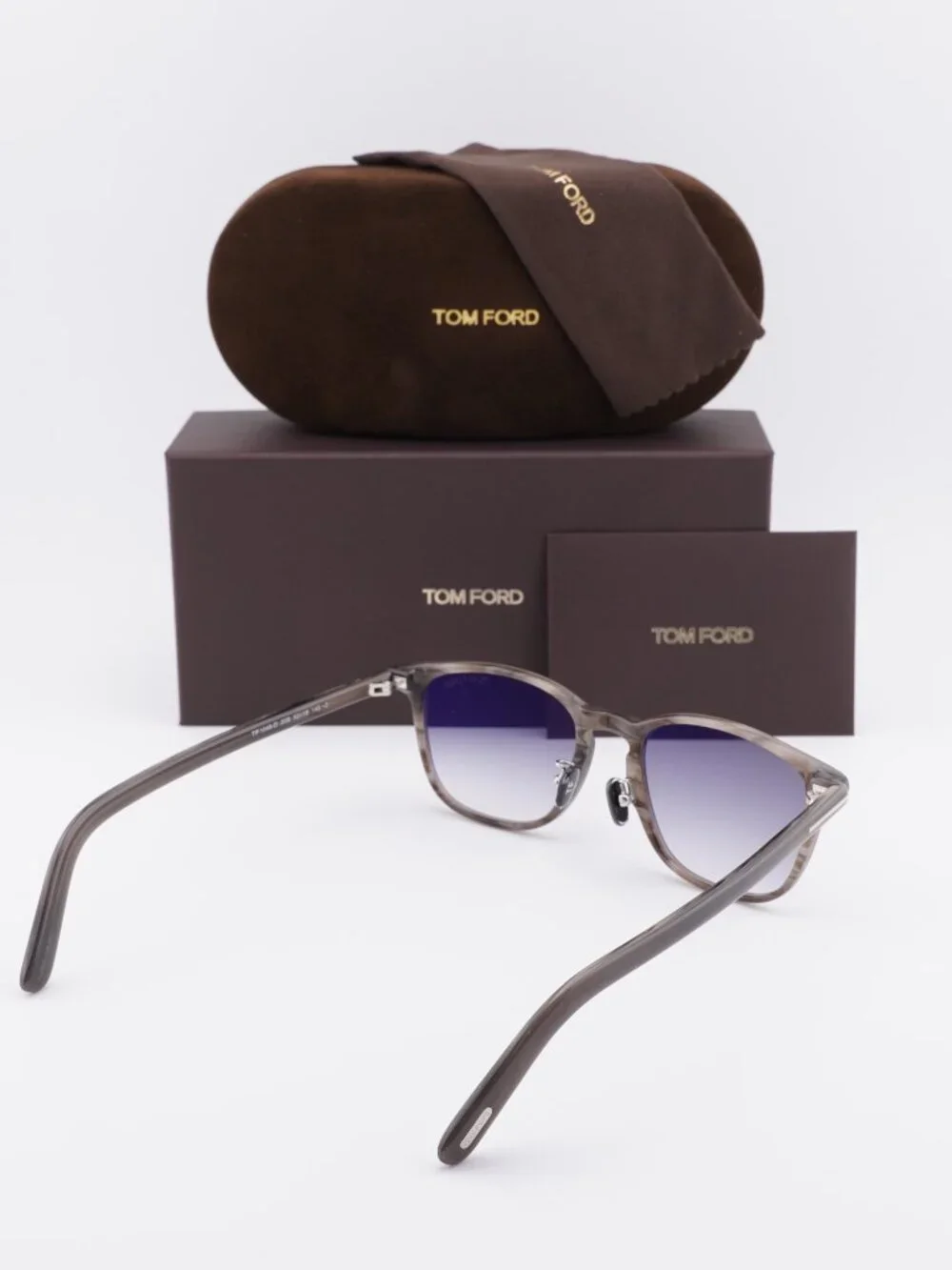 Tom Ford model ft1048